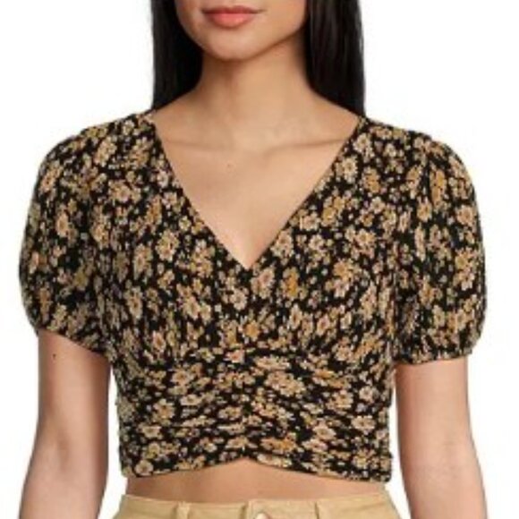 Blu Pepper Black and Cream Short Sleeve Floral Tie Back Pleated Top - SZ S - NWT - Picture 1 of 9